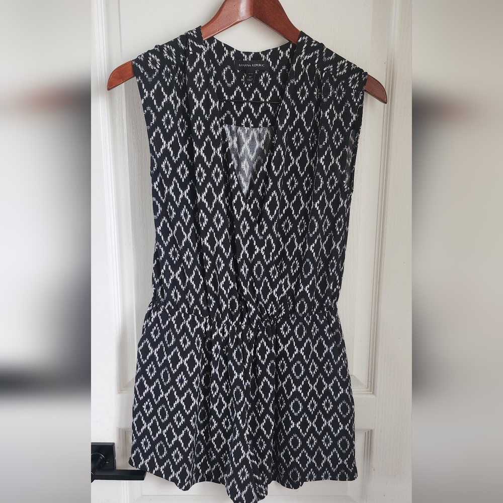 Chic Black and White Patterned Romper BANANNA REPUBLIC